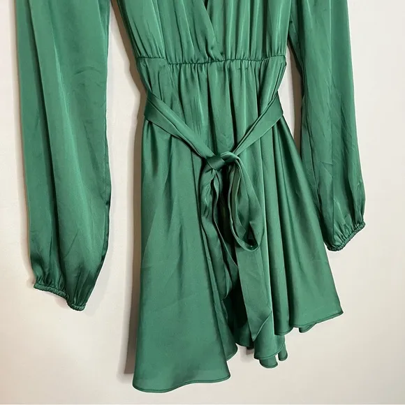NWT! Revolve| LOVERS AND FRIENDS Ivy Dress in Emerald Green. Size Medium.