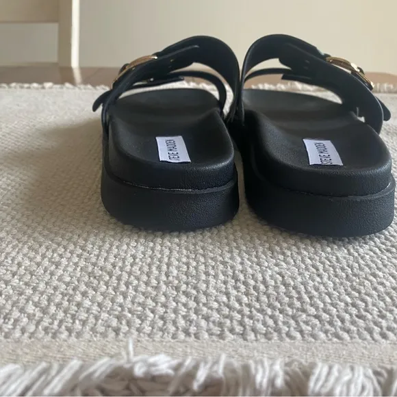 NWT STEVE MADDEN Hanni Black Double Band Buckles Sandals Size 8