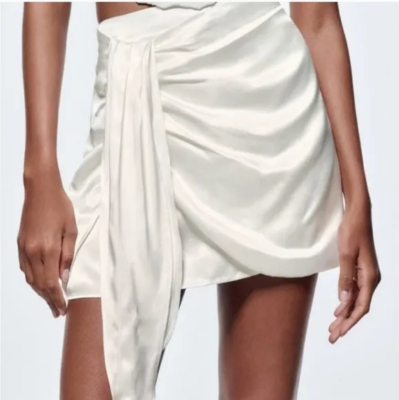 NWT Zara * satin effect mini skirt