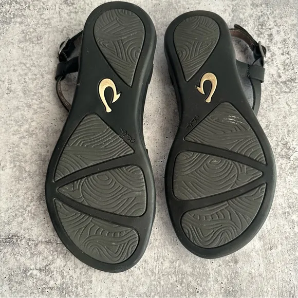 OLUKAI Upena Black Leather Strappy Sandals Size 7
