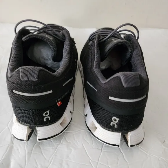 On Cloud Women’s Size 9 Black White Athletic Running Shoes Swiss Engineering