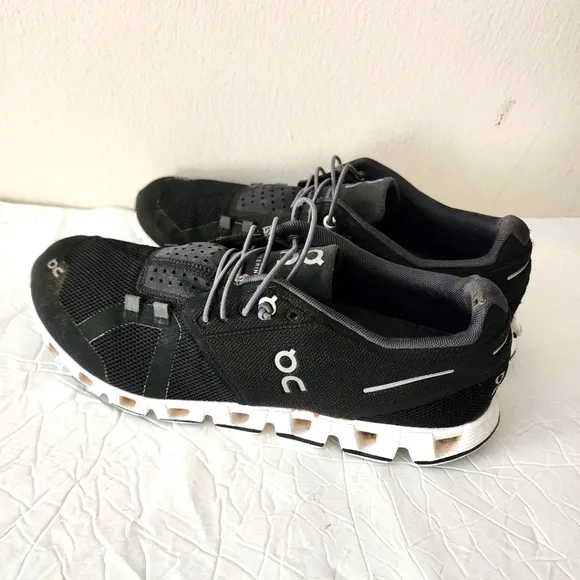 On Cloud Women’s Size 9 Black White Athletic Running Shoes Swiss Engineering
