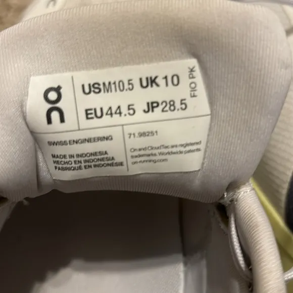 ON Cloudflyer Shoes