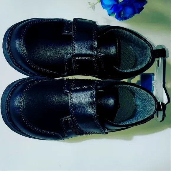 Oshkosh   shoes boy size 9c new