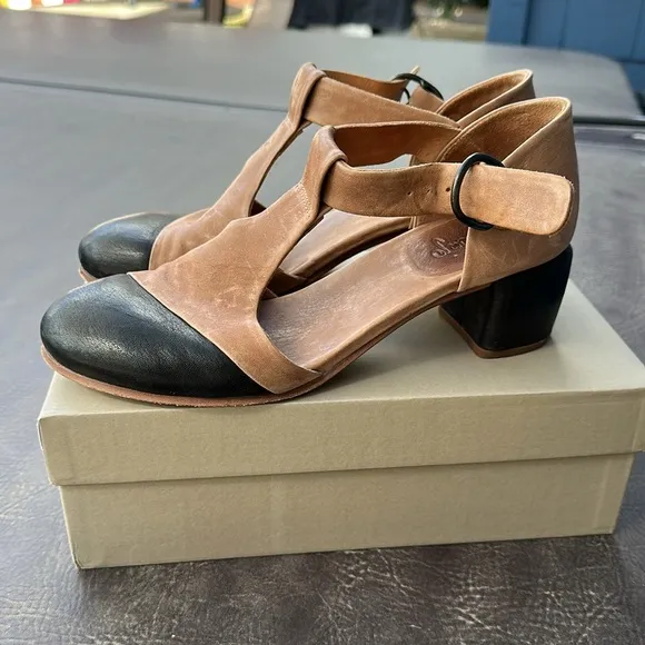 🤎🖤🤎P. Monjo 41. 10 black brown leather deco style shoes heels