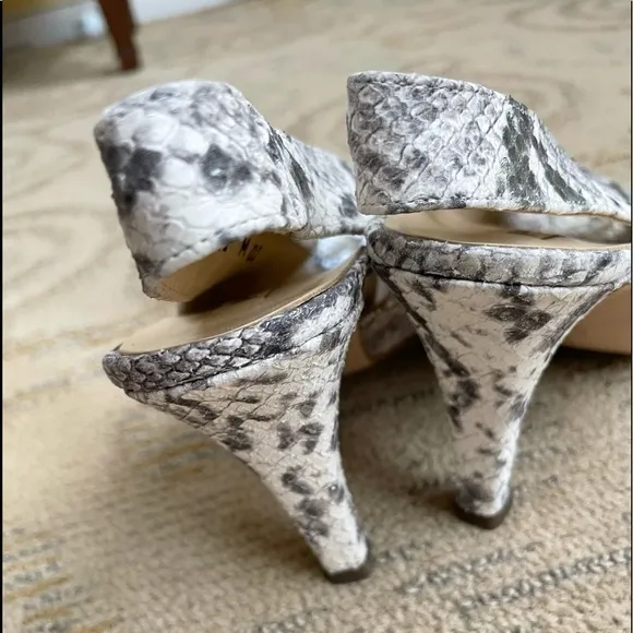 𝅺Paul Green Snake Pumps