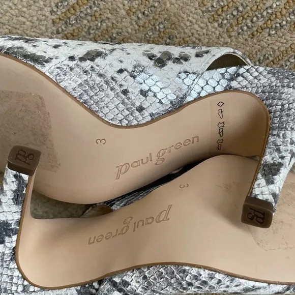 𝅺Paul Green Snake Pumps