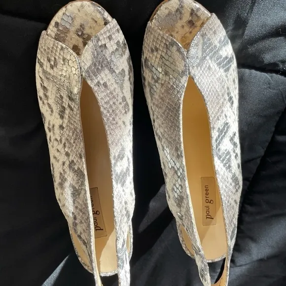 𝅺Paul Green Snake Pumps