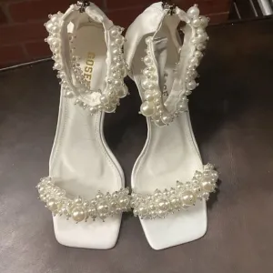 Pearl stiletto heel shoes