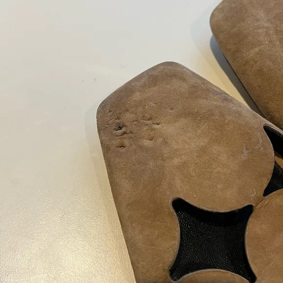 PIERRE HARDY BULLES CUT OUT MULE FLATS CAMEL
