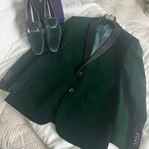 PROM! M&amp;R Clothing Tuxedos Jacket and Shoes