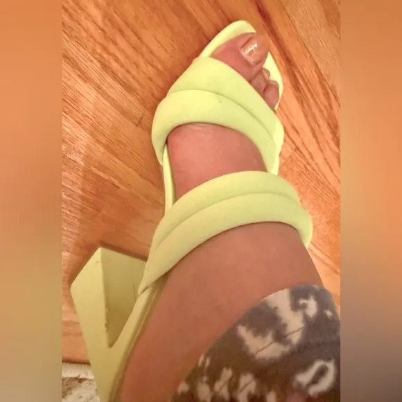 Puffy green, high heeled strappy slide-on sandals – – Unique AF