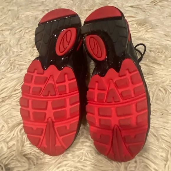 PUMA Women's Black and Red Sneakers