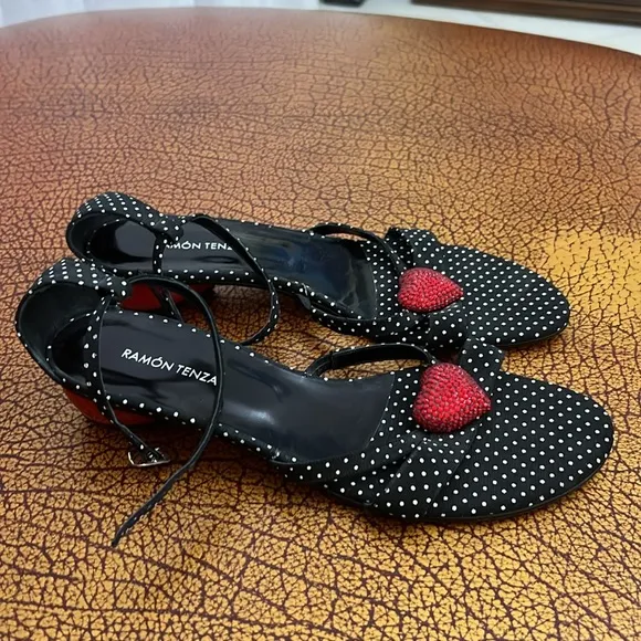 Ramon Tenza heart red stones Spain 9.5 heart shoes