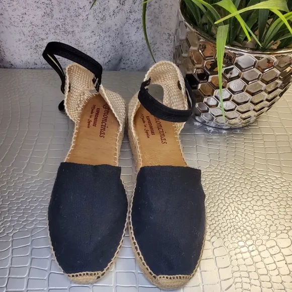 Ramoncinas NWOT  Women's Tie Up Leg Closed Toe Black Espadrille Made In Spain