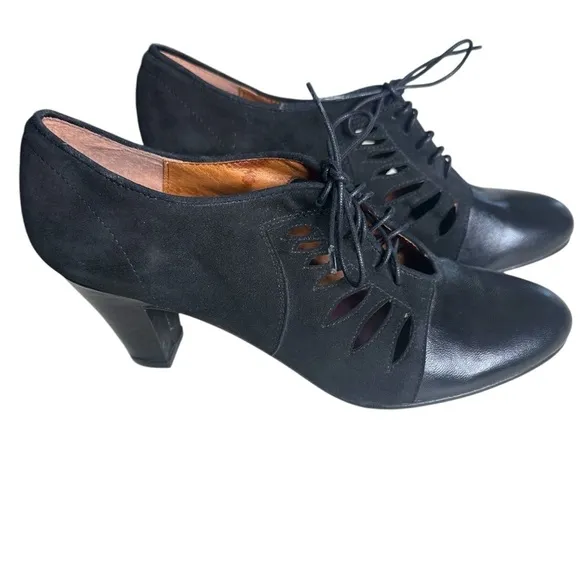 Re-Mix Deluxe Vintage Classics Uptown Black Shoes. Size 8 1/2