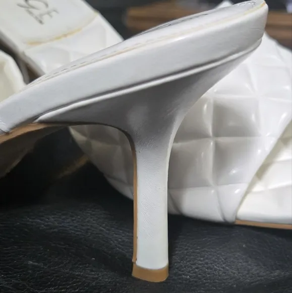 Rouge Helium White Quilted Women's Kitten Keels Sz8.5 NEW