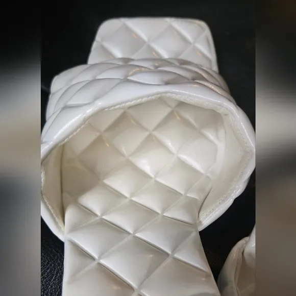 Rouge Helium White Quilted Women's Kitten Keels Sz8.5 NEW