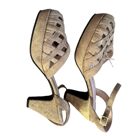 SACHA LONDON GOLDTONE METALLIC LEATHER ANKLE STRAP PLATFORM HAND MADE SHOES 7