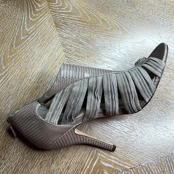 SAKS FIFTH AVENUE Taupe Grey Strappy Heel Sandals 10