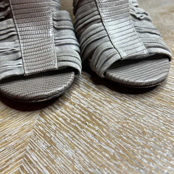 SAKS FIFTH AVENUE Taupe Grey Strappy Heel Sandals 10