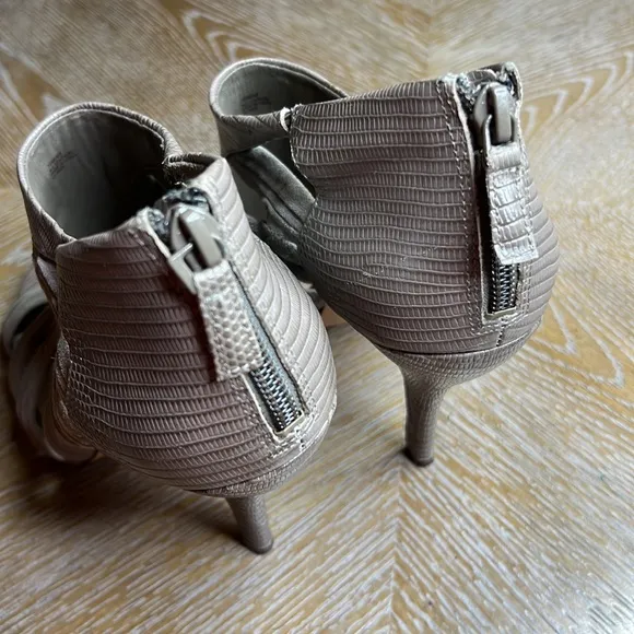SAKS FIFTH AVENUE Taupe Grey Strappy Heel Sandals 10