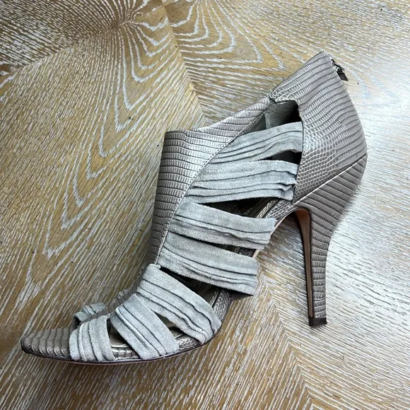 SAKS FIFTH AVENUE Taupe Grey Strappy Heel Sandals 10