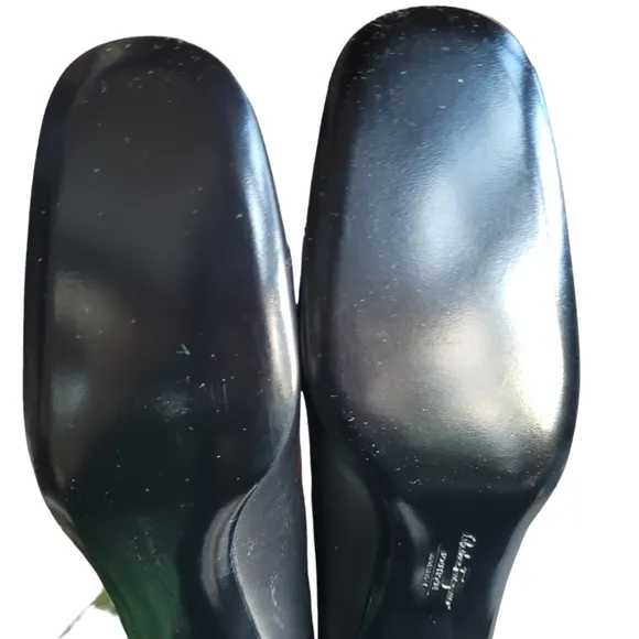 SALVATORE FERRAGAMO Boutique Black Daria Pump Heel Size 8.5 2A