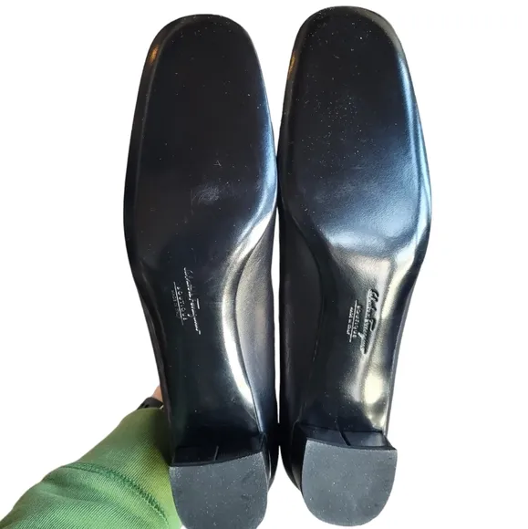 SALVATORE FERRAGAMO Boutique Black Daria Pump Heel Size 8.5 2A