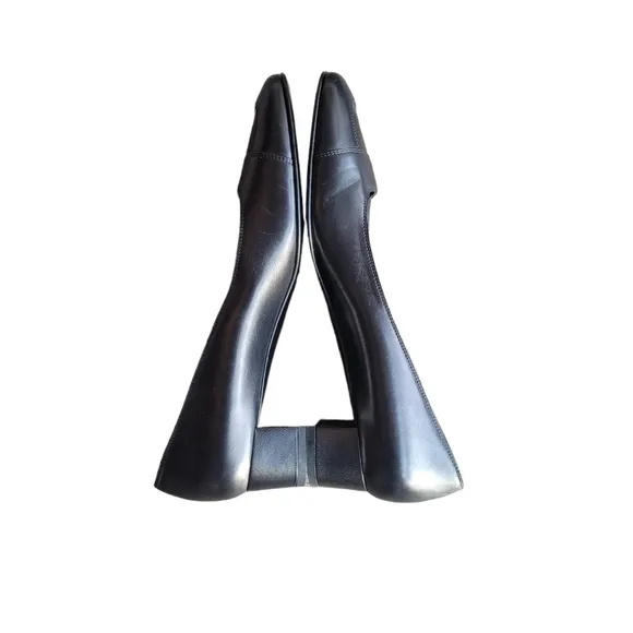 SALVATORE FERRAGAMO Boutique Black Daria Pump Heel Size 8.5 2A