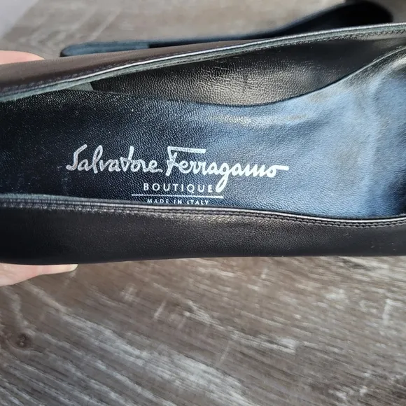 SALVATORE FERRAGAMO Boutique Black Daria Pump Heel Size 8.5 2A