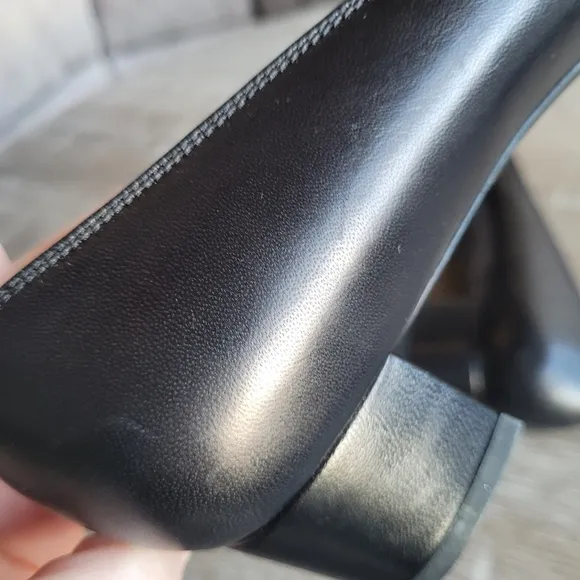 SALVATORE FERRAGAMO Boutique Black Daria Pump Heel Size 8.5 2A