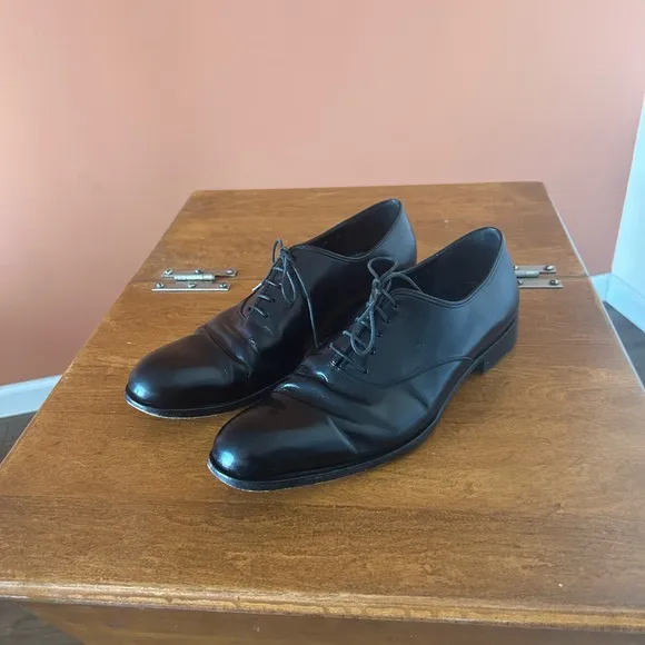 SALVATORE FERRAGAMO men’s black leather oxford style shoes