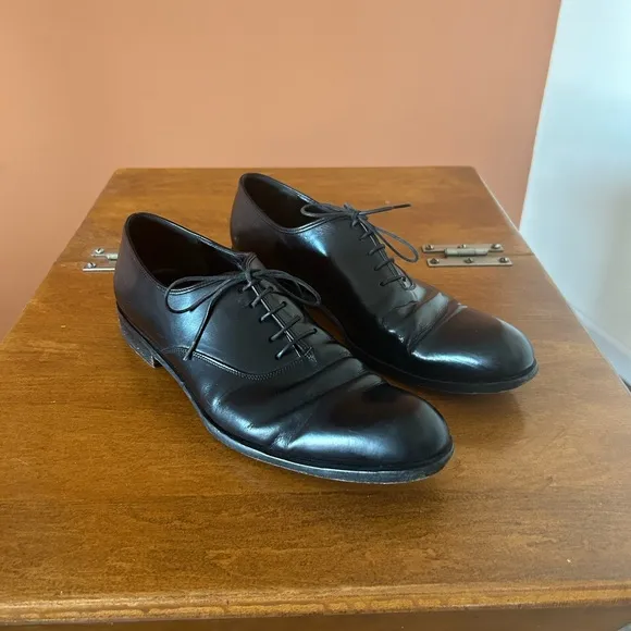 SALVATORE FERRAGAMO men’s black leather oxford style shoes