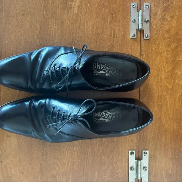SALVATORE FERRAGAMO men’s black leather oxford style shoes