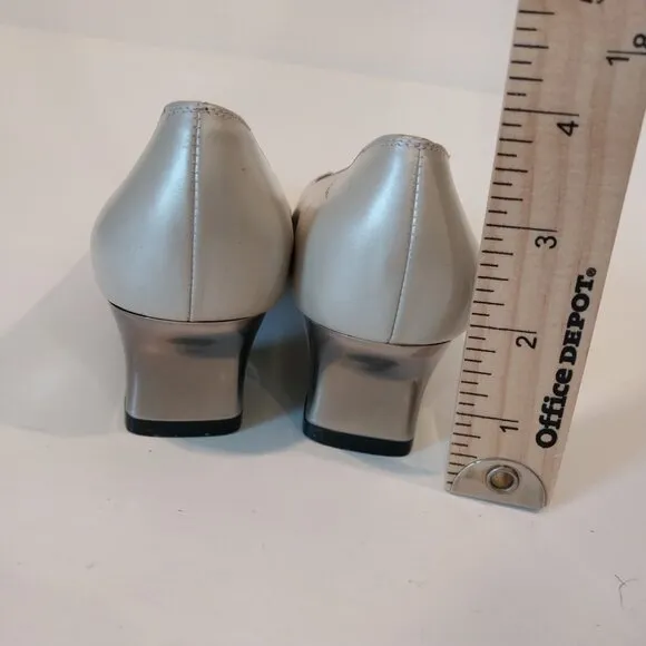 Salvatore Ferragamo Shoes Womens Size 3.5 Off White Pearl Leather Pumps Italy
