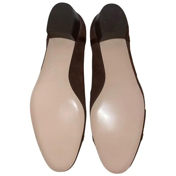 SALVATORE FERRAGAMO Vara Pump LowHeel Suede and Patent Leather Size 9.5 C New