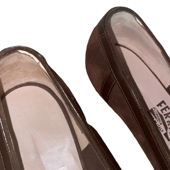 SALVATORE FERRAGAMO Vara Pump LowHeel Suede and Patent Leather Size 9.5 C New