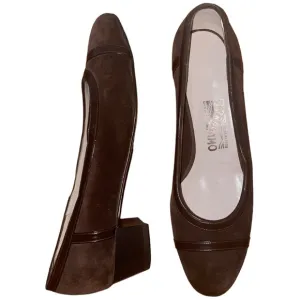 SALVATORE FERRAGAMO Vara Pump LowHeel Suede and Patent Leather Size 9.5 C New