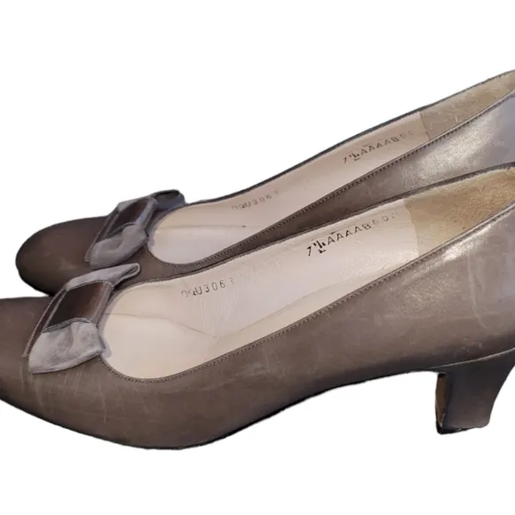 Salvatore Ferragmo Vara Bow Pump Heel Sz. 7AAAA/Vintage Italian Made Dress Shoes
