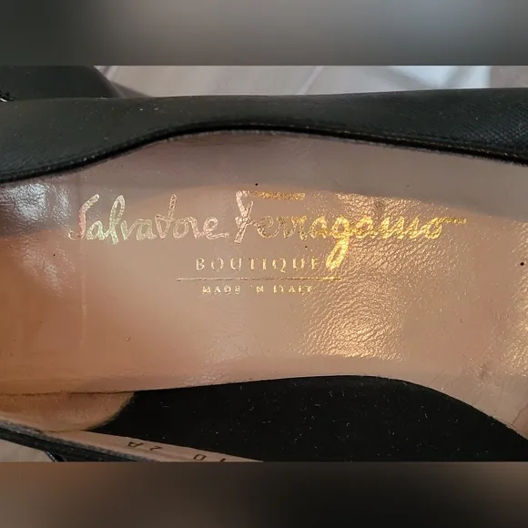 Salvatorre Ferrangamo Black Heels With Gold Detail Italian Leather 9.5