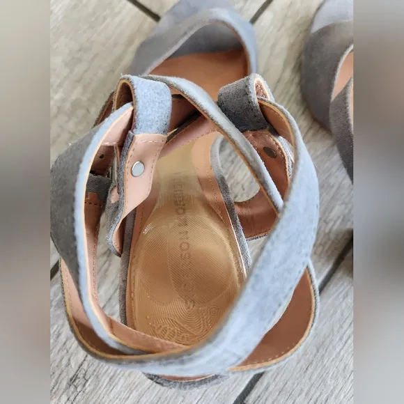 Sigerson Morrison Strappy Sandals Sz 8 Cork Block Heels Padded insole Open Toe