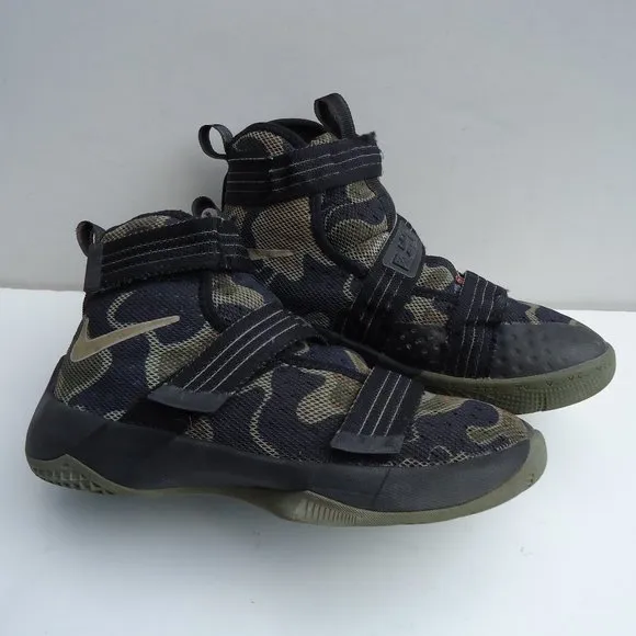 Size 3 Y. NIKE LeBron Zoom Air soldier  camo sneakers shoes.