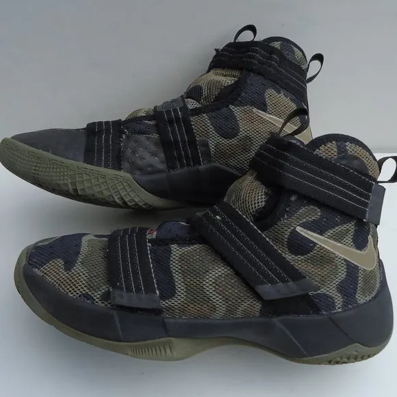 Size 3 Y. NIKE LeBron Zoom Air soldier  camo sneakers shoes.