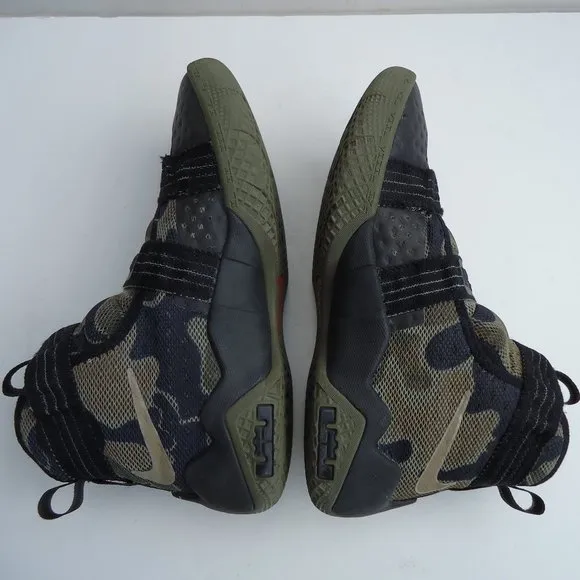 Size 3 Y. NIKE LeBron Zoom Air soldier  camo sneakers shoes.