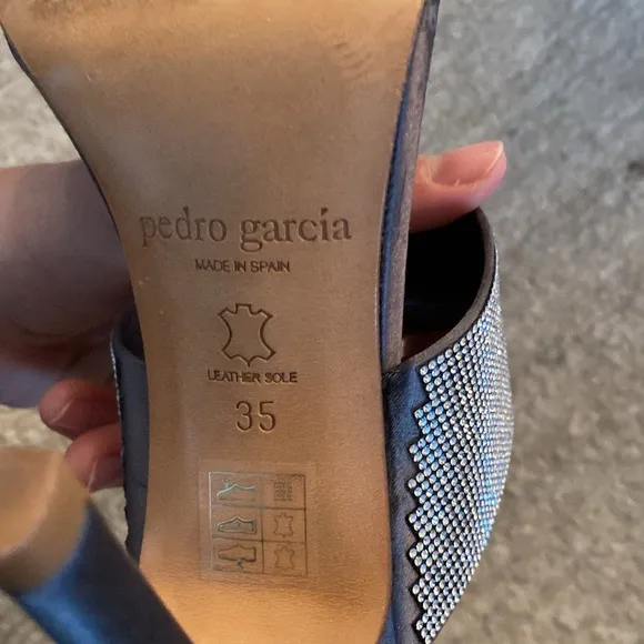 Size 35 Pedro Garcia Womens Camelia Gray Crystal Strappy Slides Sandals