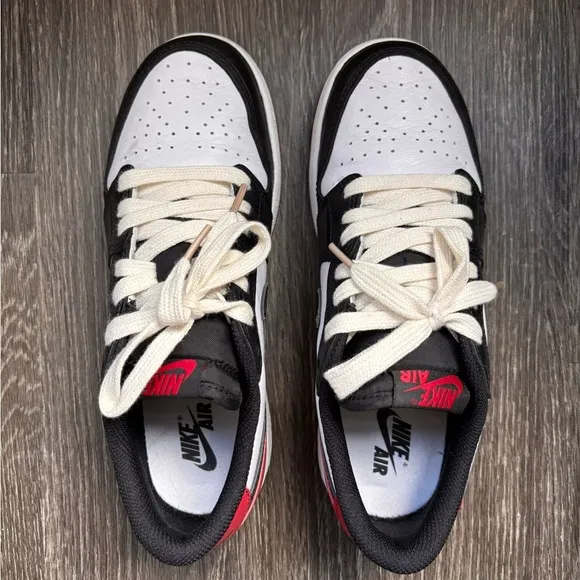 Size 5.5/7W - Air Jordan 1 Retro OG Low Black Toe Grade School Very Gently Used