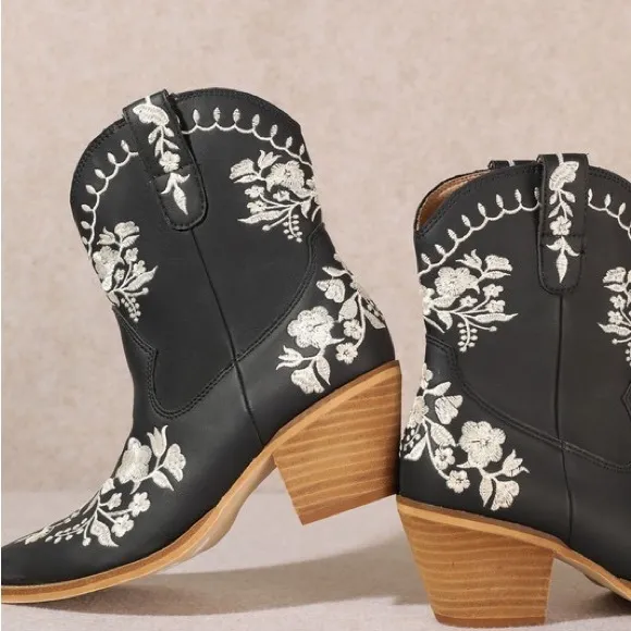 Size 6 MIIM CAROLINE Black Faux Leather Floral Embroidered Western Cowboy Boots