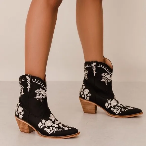 Size 6 MIIM CAROLINE Black Faux Leather Floral Embroidered Western Cowboy Boots