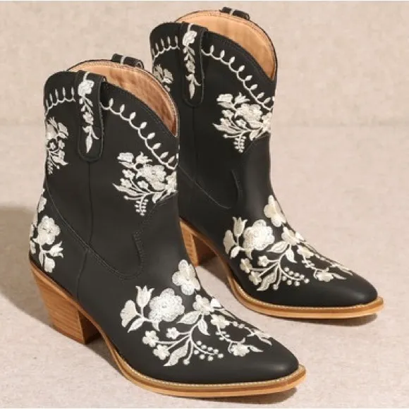 Size 6 MIIM CAROLINE Black Faux Leather Floral Embroidered Western Cowboy Boots